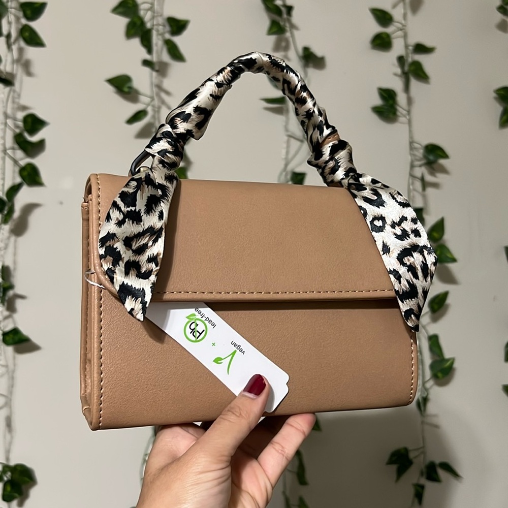 Mini Crossbody 🌺